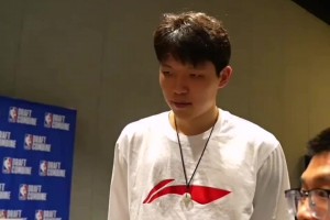 開拓者記者誤以為楊瀚森會說粵語：我以前跟易建聯(lián)學(xué)了不少粵語！