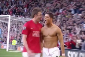 刀刻般的肌肉，是他完成這記魚躍沖頂最好的證明！