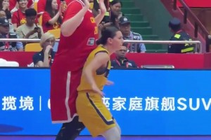 張子宇：?jiǎn)?，哪?lái)的小掛件啊