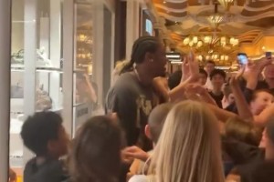 太受歡迎了！杰威永遠(yuǎn)的孩子王屬性！太有喜感了！