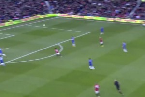 曼聯(lián)球迷珍貴的回憶！卡里克連線小豌豆???