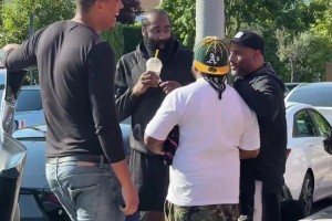 偶遇哈登！原來美國電線桿也有小廣告呀