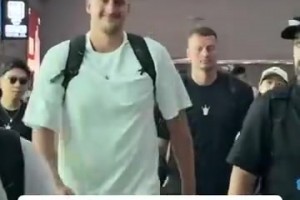 馬不停蹄！約老師昨日還在深圳參加活動(dòng)，今天又趕來成都了！