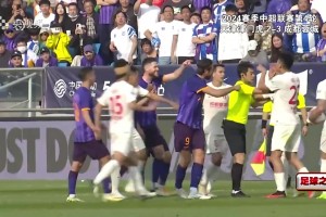 韋世豪：挨罵很正常；梅西詹姆斯也會(huì)頭腦發(fā)熱，C羅也會(huì)反擊球迷