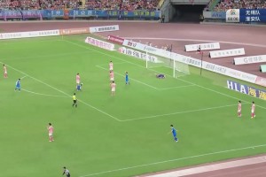 “商務(wù)足球這一塊…” 打電話型前鋒