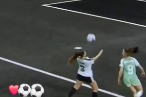 看了你直接爆粗！女球員連續(xù)胸部停球+連續(xù)挑球過人爆射破門