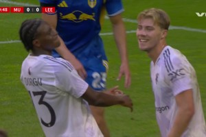 曼聯(lián)球迷兩眼一黑！多爾古的射門被霍伊倫的屁股阻擋