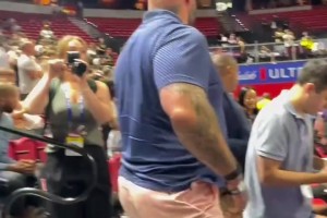 約基奇大哥看著唬人，其實(shí)也有溫柔的一面