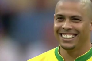 氛圍不要太好！現(xiàn)場(chǎng)實(shí)拍：國安賽前tifo真的太有牌面了！