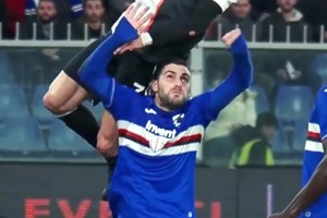 超級變態(tài)滯空！當(dāng)年C羅這記炸裂頭球破門震驚足壇！