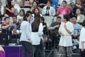 約基奇在中國發(fā)現(xiàn)塞爾維亞語，現(xiàn)場教學(xué)！