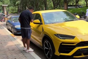 徐亮的黃色蘭博基尼真帥啊！副駕還貼有“老婆專用座”