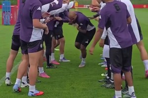 姆伯莫的第一堂訓(xùn)練課??期待他在場上的表現(xiàn)