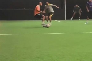 甲亢哥評(píng)完美球員：左腳故意不選梅西，8個(gè)問(wèn)題4次答C羅