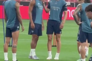 哈弗茨和薩利巴在訓(xùn)練賽上基情滿滿