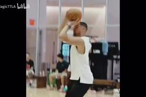 至臻化境！克萊在訓(xùn)練中用左手連續(xù)命中10個(gè)三分！