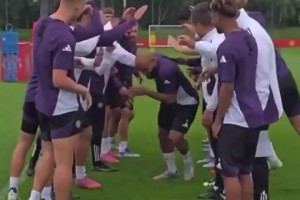 值得期待！姆貝烏莫在曼聯(lián)的首次訓(xùn)練，讓人感覺活力滿滿