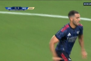 逆天烏龍！紐卡小將抽射攻破自家大門，阿森納2分鐘2球反超