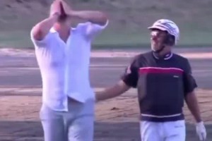 約老師跑過去每一塊肉都在抖啊賽馬奪冠比自己拿總冠軍還開心