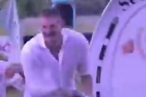 差異太大了哈！約基奇NBA奪冠時和自己的馬奪冠時的慶祝畫面~