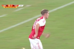 全場(chǎng)歡呼！約克雷斯第77分鐘替補(bǔ)登場(chǎng)上演首秀