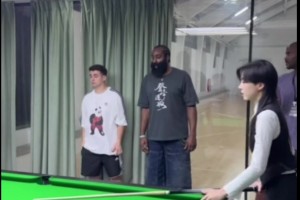 18歲王思諾是真有點(diǎn)東西啊絲滑低桿走位令哈登直呼不敢相信