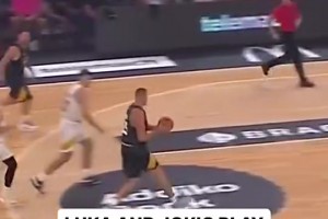 倆胖胖真會(huì)玩！東契奇&約基奇互相傳來(lái)傳去 球不用落地就進(jìn)了