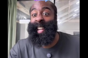 球技驚到登哥哈登對(duì)鏡頭猛夸18歲王思諾：她真的超級(jí)超級(jí)棒