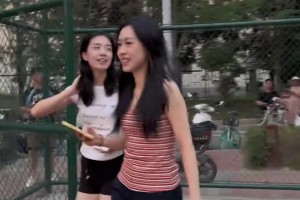 四個網(wǎng)紅四種類型，一起打球畫面太美了?