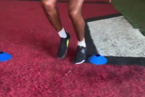 冠軍射手！認(rèn)真訓(xùn)練的以賽亞喬！這身材很完美??！