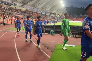 云南玉昆的大力手拋球戰(zhàn)術(shù)，打的申花后防隊員一臉懵！