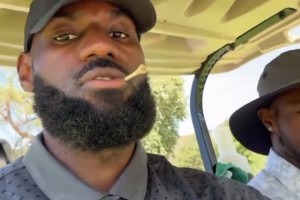 父子再同臺(tái)！老詹帶著布朗尼一起打高爾夫