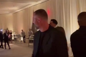 有情人終成眷屬！羅伯森和瑞秋的浪漫婚禮！亞當(dāng)斯到場祝賀！