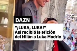 莫德里奇米蘭旗艦店展示球衣！球迷高呼Luka！Luka！Luka！