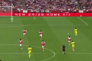 太快了！黃潛斷球一腳直塞撕破槍手防線！丹朱馬單刀長驅(qū)直入破門