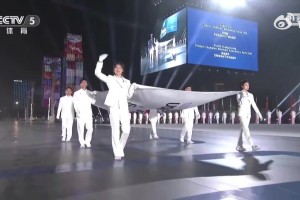 成都的牌面！胡荷韜為世運(yùn)會舉旗，但看著腳還沒好利索的樣子