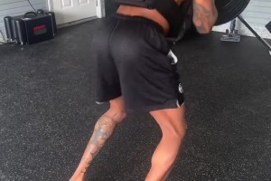 亞歷山大車庫積極訓(xùn)練，這角度跟腱看著好夸張