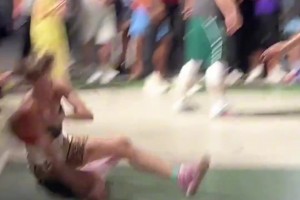 真對(duì)抗啊！看過(guò)那么多籃球網(wǎng)紅，這女的是真的血汗錢