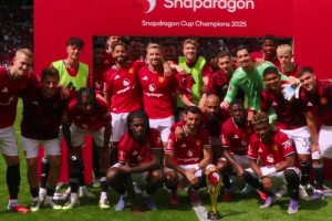 休賽期第3冠曼聯(lián)點(diǎn)球6比5佛羅倫薩，奪得驍龍杯冠軍