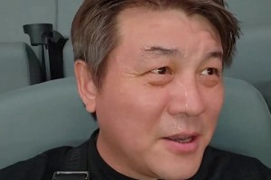 還記得他嗎??國(guó)足名宿現(xiàn)場(chǎng)觀戰(zhàn)上海德比