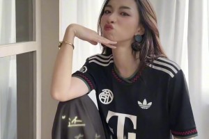 我看退錢姐也是風(fēng)韻猶存這還是退錢姐嗎？這么美~