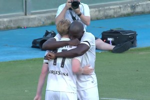 比利時(shí)連線！盧卡庫送助攻，德布勞內(nèi)凌空抽射破門