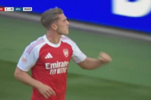 這就是中鋒嗎祖比門迪傳中，約克雷斯甩頭攻門打入阿森納首球