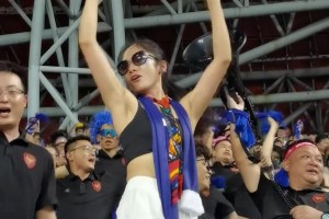 嗨翻鎮(zhèn)江！泰州女球迷，她叫賽賽