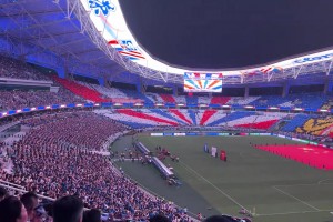 超震撼！申花賽前打出巨型Tifo