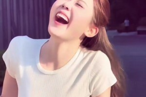 當(dāng)年美臀小姐冠軍給梅西私信自己的性感照片，還在腹部紋上梅西！