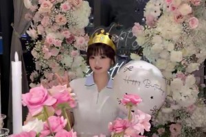 楊瀚森女友在社媒曬出23歲生日照 網(wǎng)友從窗戶剪影看到小楊