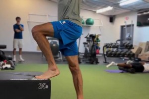 小身板卻能扛大中鋒！卡魯索這個訓(xùn)練是在練什么？