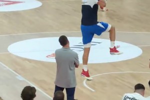 飛翔的胖子！約老師賽前熱身秀迷你拉桿雙手背扣