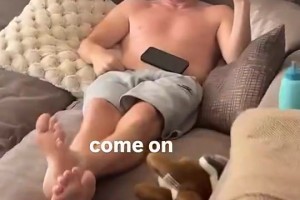 逆天！斯科爾斯女兒穿著阿森納球衣在老頭面前晃，斯科爾斯氣死